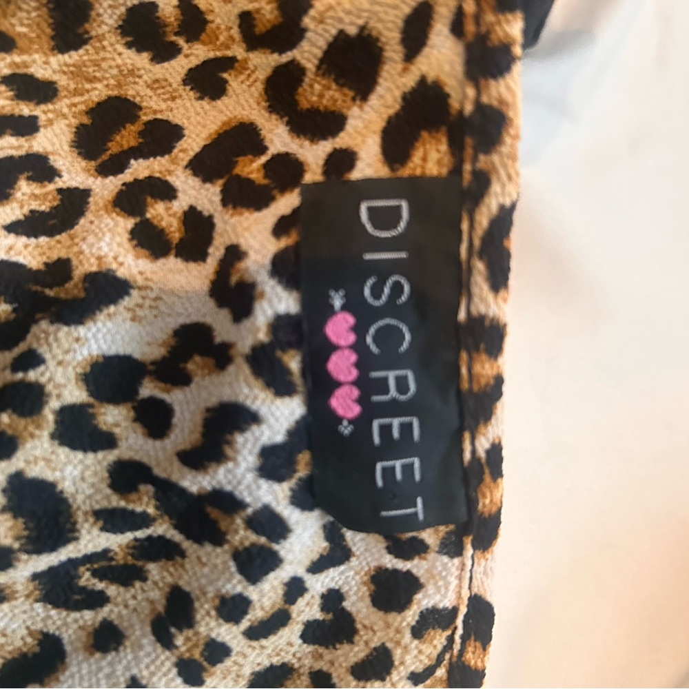 Discreet leopard top - Picture 4 of 4